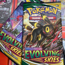 Load image into Gallery viewer, Evolving Skies Booster Pack